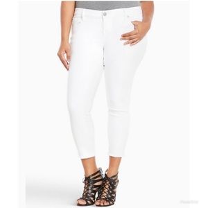 White Torrid Ankle Pants, size 22W
